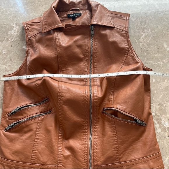 UK2LA camel color zipper closure vest pockets size medium - Picture 7 of 9